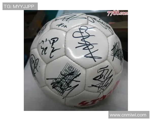 足球明星签字纪念品市场热潮兴起 球迷热衷收藏独特珍品 足球明星签字纪念品市场热潮兴起 球迷热衷收藏独特珍品