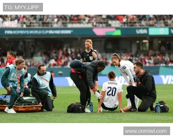 足球迷暴力袭击球星现场视频曝光 球员遭遇惊险一刻引发广泛关注 足球迷暴力袭击球星现场视频曝光 球员遭遇惊险一刻引发广泛关注