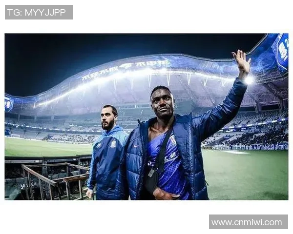 昔日绿茵英雄重返赛场足球退役球星重聚再战激情岁月 昔日绿茵英雄重返赛场足球退役球星重聚再战激情岁月