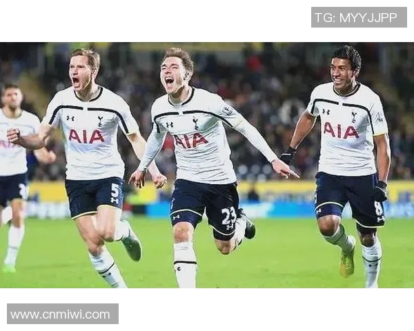 足球巨星们携手同框 展现无尽荣耀与友谊的精彩瞬间 足球巨星们携手同框 展现无尽荣耀与友谊的精彩瞬间